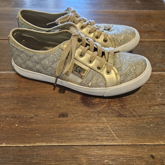 G BY GUESS WOMEN'S GOLD & GLITTERY LACE-UP SNEAKERS SIZE 8 - Picture 1 of 15